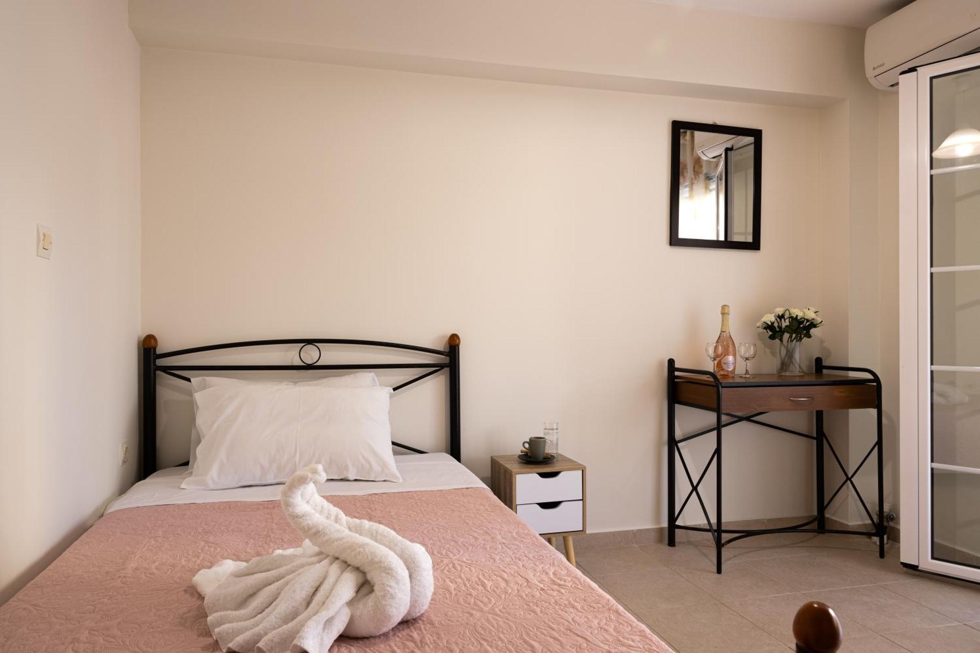 Pavlos Apartments Аргостолион Екстериор снимка