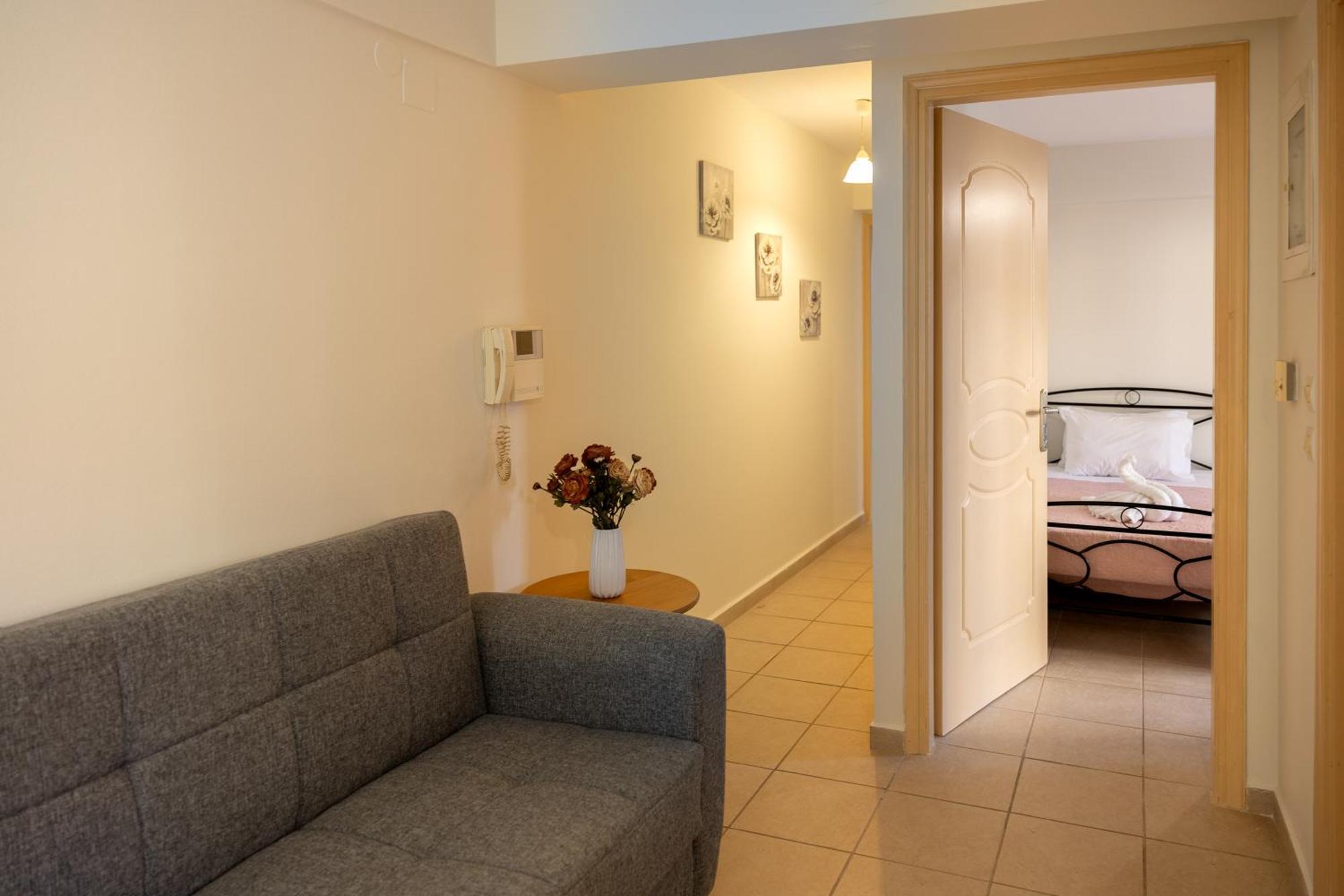 Pavlos Apartments Аргостолион Екстериор снимка