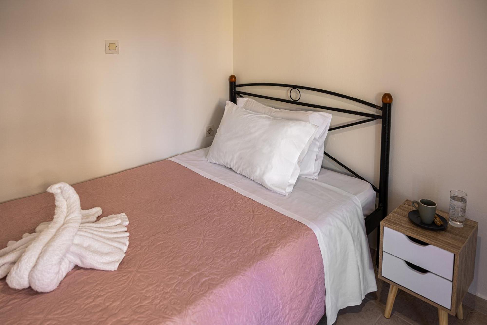 Pavlos Apartments Аргостолион Екстериор снимка